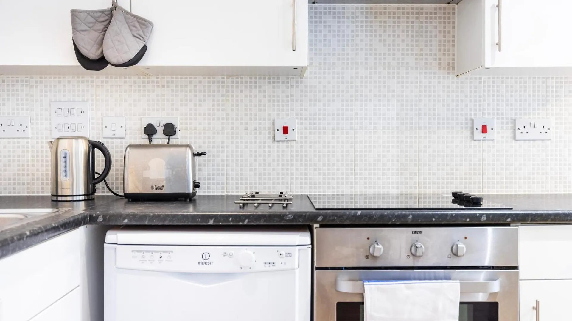 Garland Central City Apartment 3 London 0*,  United Kingdom