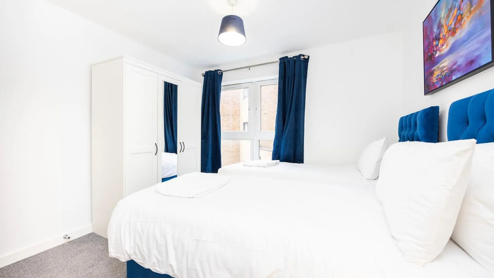 Garland Central City Apartment 3 London